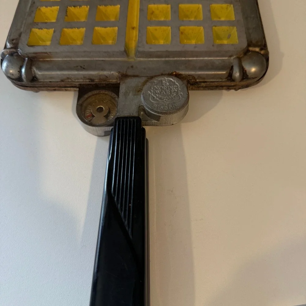 Nordic Ware Cast Aluminum Stovetop Waffle Iron Maker‎ Vintage Square